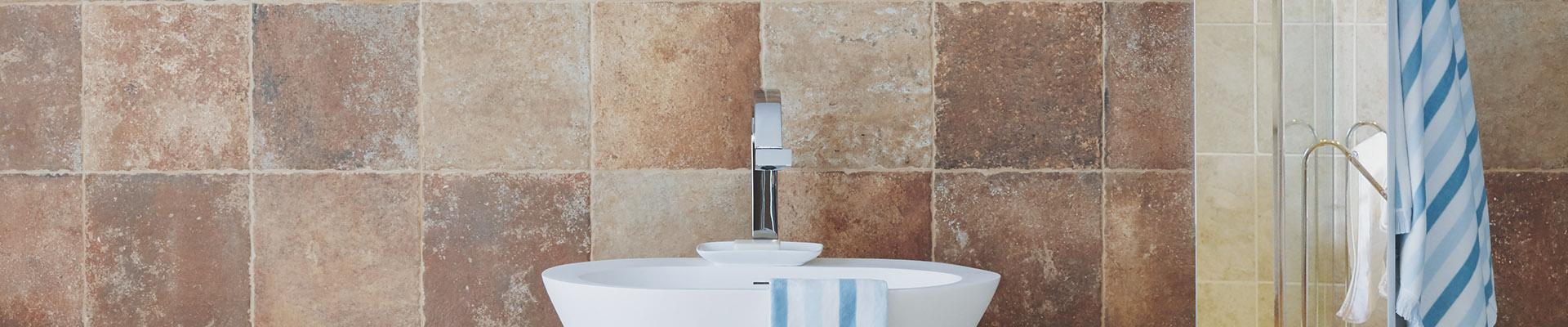 Linha de Revestimento Cer�mico / Porcelanato Dolce Vita - O cotto, revestimento em cer�mica produzido artesanalmente h� s�culos na It�lia, representa um estilo. 
Visitar a Toscana ou a Em�lia Romagna e surpreender-se com ambientes aconchegantes onde o piso � 