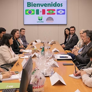 Educa��o sem fronteiras: Univille recebe institui��o p�blica do M�xico e embaixador do pa�s 