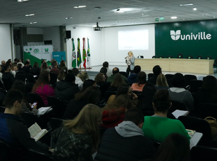 Comunidade acadmica do campus So Bento do Sul participa de palestra internacional 