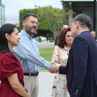 Univille recebe universidade colombiana em eventos e firma cooperao