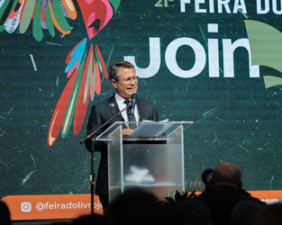 Patrono desta edição, Reitor da Univille é homenageado na abertura da Feira do Livro