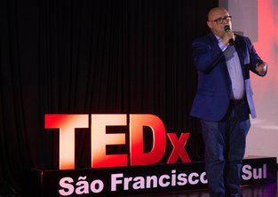 TEDx So Francisco do Sul: Univille participa de evento com talk sobre IA e humanidade