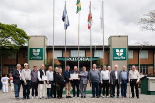 Programa Alumni recebe Turma de Administrao de 1975
